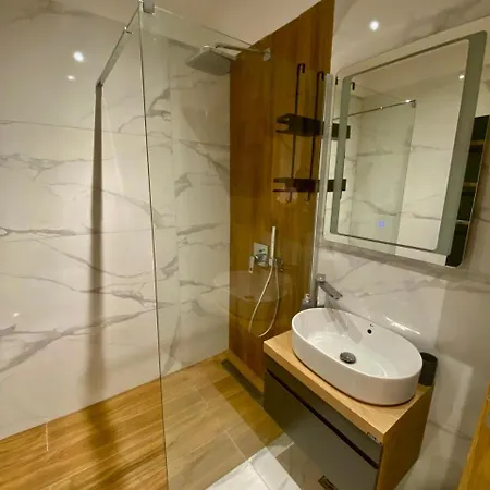 Balkan,sunny, Cozy, New זלאטיבור